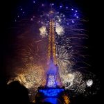 Feuerwerk am Nationalfeiertag beim Eiffelturm in Paris