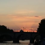 Entdecke die Stadt des Lichts - Sonnenuntergang an der Seine