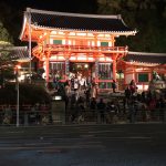 Beleuchteter Tempel in Kyoto